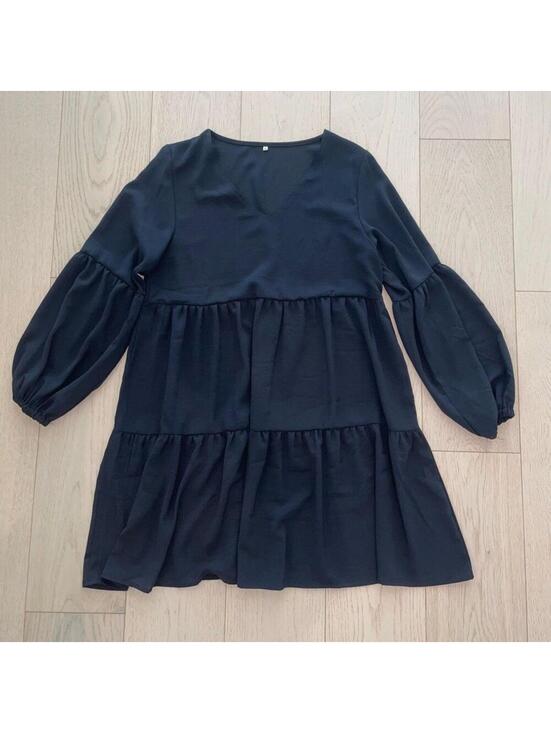 Dresses & Skirts - Simple Black Dress Size Medium